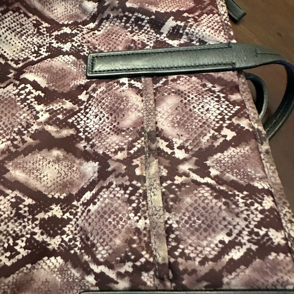 TUMI Voyageur Snake Print Nylon Black Leather Straps Large Logo Tote - Picture 3 of 5